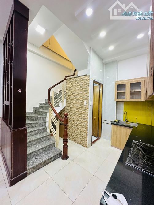 Bán nhà Hoàng Văn Thụ P4 - Tân Bình - DT 4 x 8 - KC 1 Trệt 2 lầu st - 5.9 tỷ TL - 4