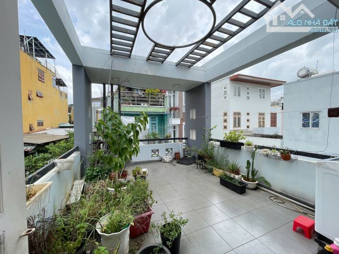 Bán nhà Đất Thánh - giáp Q10 - DT 4.2 x 16 - 3 tầng - giá 8.4 tỷ - 4