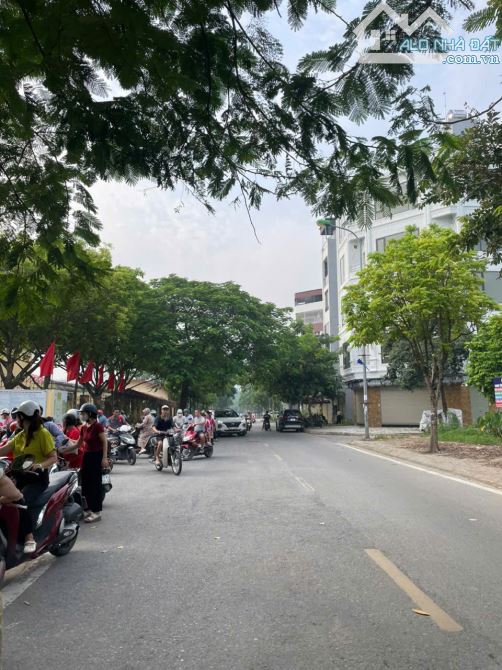 Tái định cư X4 Văn Điển. DT: 30, nhà 6 tầng, thang máy, nhà phân lô, 2 vỉa hè, ô tô thông - 4
