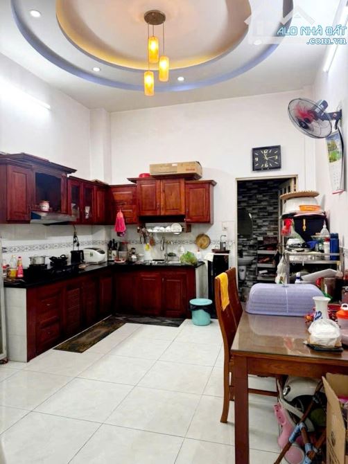 Khu TÊN LỬA nhà 3 tầng 4x17m đường Lê Đình Cẩn hẻm xe hơi 5.6 tỷ - 5