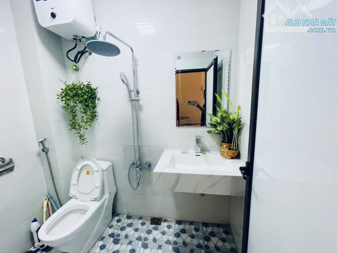 Nhà Đẹp Tân Mai Full Nội Thất – Dọn Vào Ở Ngay – 28M2- 5 Tầng- Giá Chỉ 5.85 Tỷ - 5