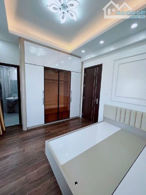 Bán chung cư 349 Vũ Tông Phan: 70m, 2 ngủ, 2wc nhỉnh 5 tỷ, ở sướng, chủ tặng nội thất, khu - 5