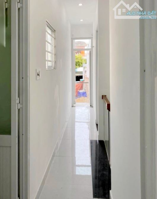 Nhà gần trường, con đi bộ 5p bố mẹ an tâm tuyệt đối - 8.8 tỷ, 3PN, 33m2 x 5T HXH - Q10 - 5