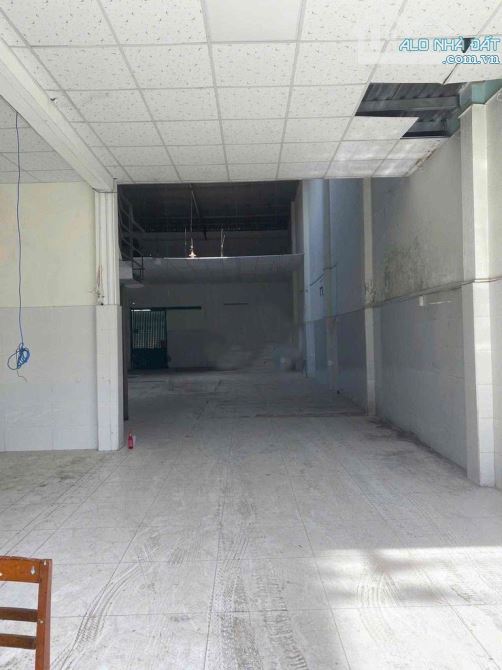 Cho thuê Kho 1/ Hương Lộ 3 :8 x 30m ,1 lầu , HXT thông Giá 22 tr - 5