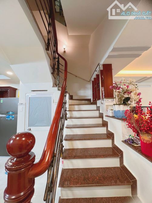Bán nhà Phạm Văn Bạch-5 tầng-5 phòng ngủ-8ty1-Hẻm Nhựa 5m - 5