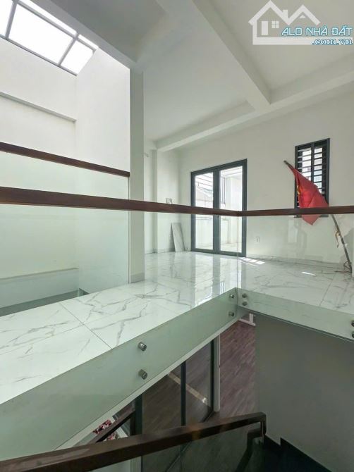 Bán nhà hẻm xe hơi 6m Hoàng Hoa Thám, P7, DT 4.3x17m, 4 lầu + chỗ lắp thang máy, giá 12.7 - 5