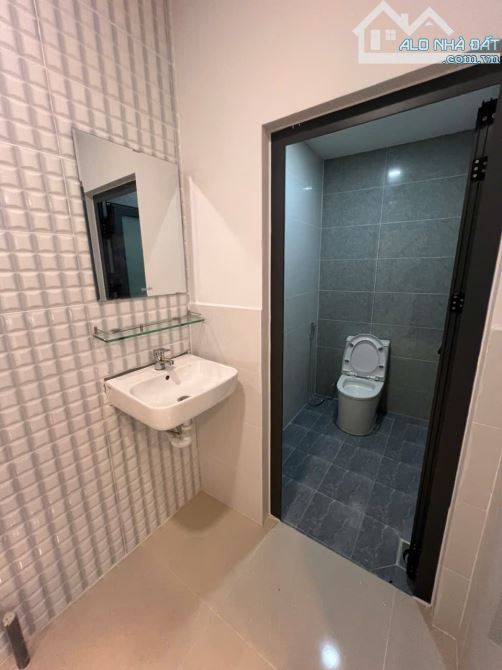 LẠC LONG QUÂN TÂN BÌNH - 31M2 - MỚI 2 LẦU 2PN 2WC HẺM 3M - CHỈ 4.35 TỶ - 5