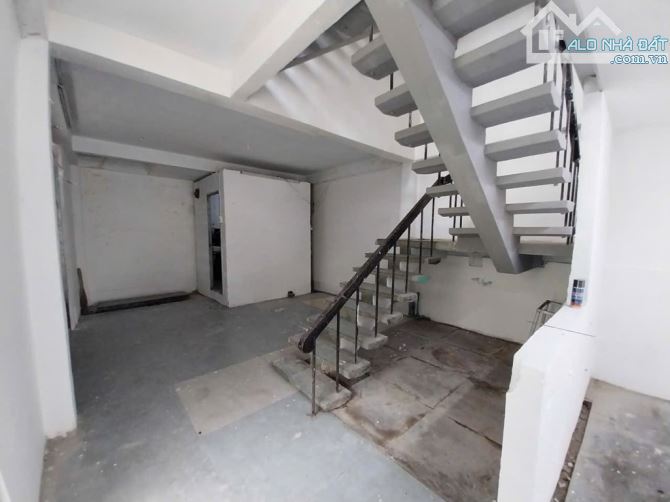 Bán nhà mặt tiền lô góc Lũy Bán Bích, Tân Phú, 4 tầng, 5,3mx 16m. Giá chỉ: 16,x tỷ - 5
