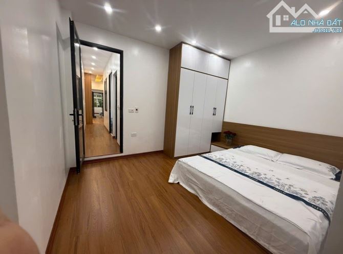 Bán  căn tập thể 3 ngủ trần quốc hoàn, nhà sửa đẹp ở ngay, trung tâm tiện ích,2 thoáng - 5