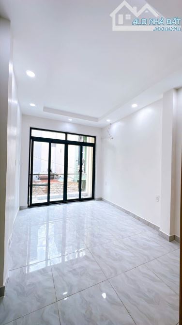BÁN NHÀ ĐẸP 3 TẤM QUẬN 4 NGAY CẦU CALMET GIÁP Q1 GIÁ 4 TỈ 750 KHU DÂN CƯ - 5