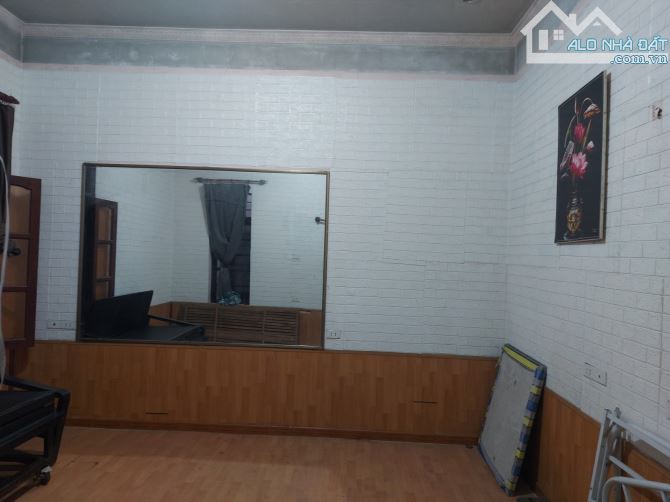 NGÕ THỐNG NHẤT , 30M² , BÁN ĐẤT TẶNG NHÀ , NGÕ NÔNG , XÂY Ở HAY ĐẦU TƯ ĐỀU HỢP LÝ , 5,5 TỶ - 5