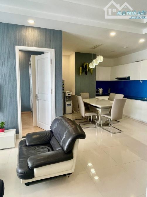 Cho thuê căn hộ 2PN view biển, full nội thất đẹp toà nhà Vũng Tàu Melody, 10 triệu - 6