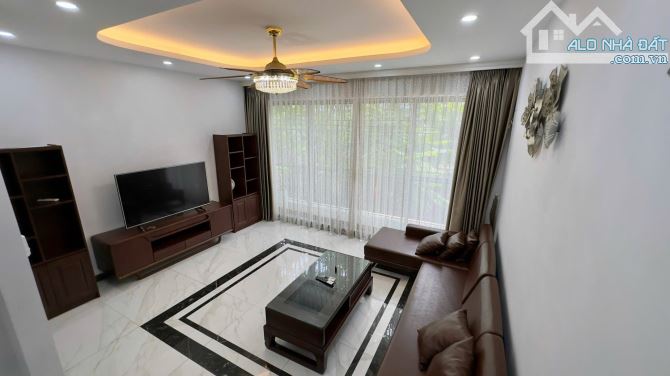 PHÂN LÔ LK PHÙNG KHOANG, 2 Ô TÔ TRÁNH CHẠY VÒNG QUANH, KD VỈA HÈ, Ô CHỜ THANG MÁY - 6