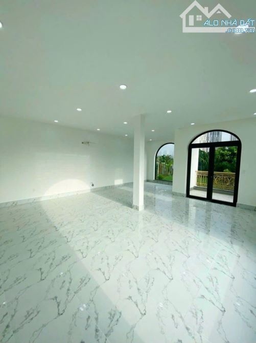 Chủ gửi BÁN CĂN GÓC MẶT TIỀN 181 THÂN VĂN NHIẾP QUẬN 2, sổ hồng 3 tầng st, + HĐ thuê 60tr - 6