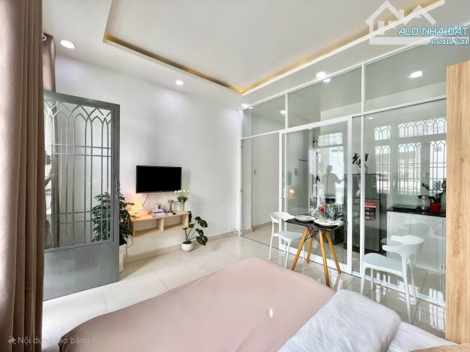 CĂN HỘ TÁCH BẾP FULL NỘI THẤT CỬA  KÍNH BAN CÔNG QUẬN 10 - 6