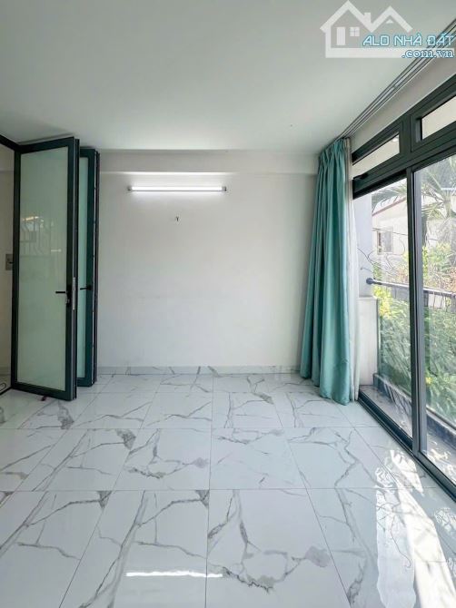 Bán nhà hẻm xe hơi 6m Hoàng Hoa Thám, P7, DT 4.3x17m, 4 lầu + chỗ lắp thang máy, giá 12.7 - 6