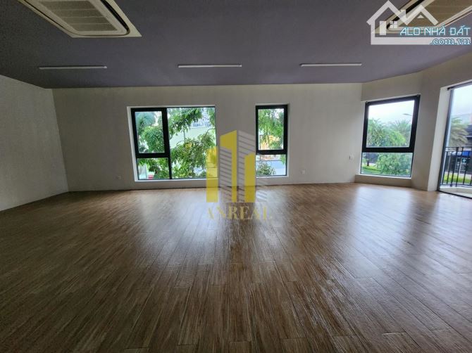 TÒA VĂN PHÒNG HẦM 4 LẦU GÓC 2 MẶT TIỀN - SÀN TRỐNG, CÓ THANG MÁY - 6