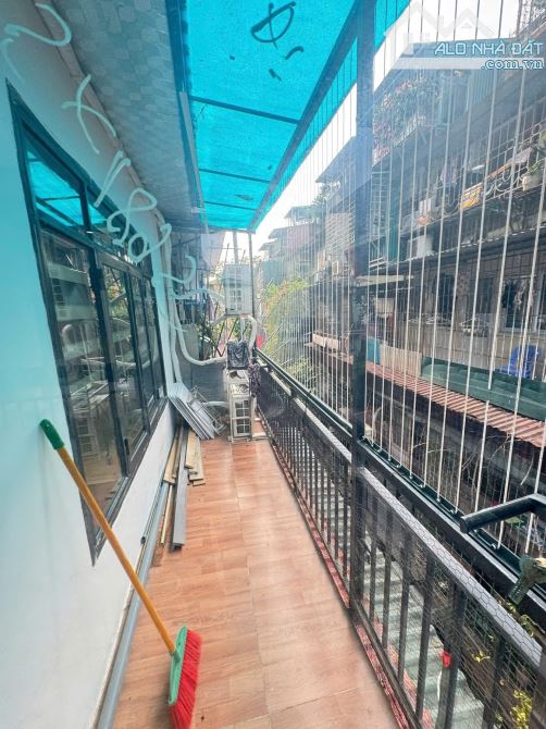 Nhà Đẹp - Nội Thất Sẵn Sàng - Tập Thể Phương Mai- Đống Đa - Dt: 75m2/2PN*nhỉnh 4 tỷ - 6