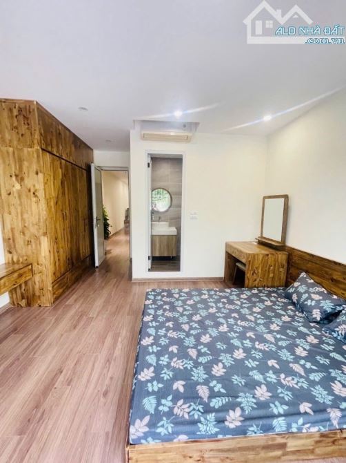 Bán tập thể tầng 2 Nguyễn Chí Thanh: sử dụng 80m2, sổ 45m2 giá 6,5 tỷ (có thương lượng) - 6