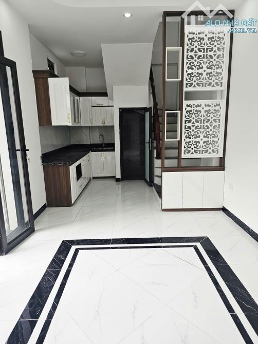 Nhà Mới Bát Khối 5 Tầng Ô Tô Thông Cách 1 Nhà – 4.x tỷ - 6