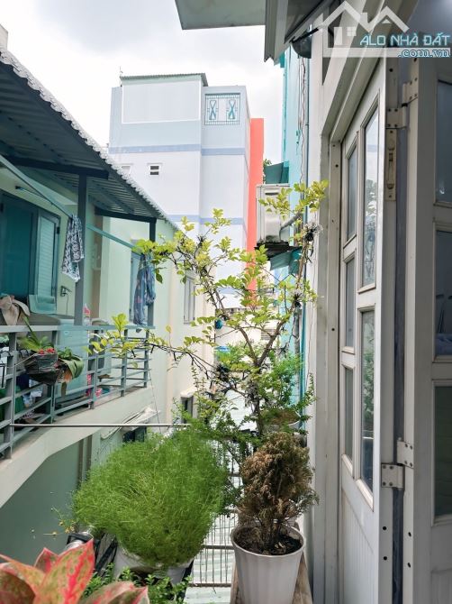 Bán nhà đẹp Cách Mạng Tháng 8 Quận 3, 30m2 2 tầng ở liền giá nhỉnh 4 tỷ - 6