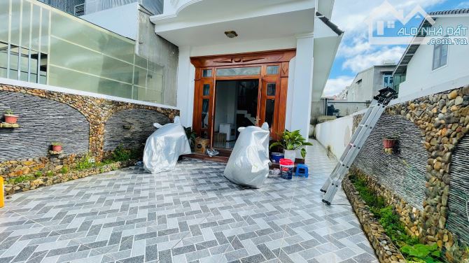 Cần bán nhà mới 99% đường Lữ Gia Đà Lạt 117m2, ngang 6, dài 19.5 mét 1 trệt, 2 lầu, 5 PN - 6