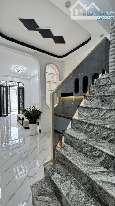 VỊ TRÍ QUÁ ĐẸP . LỘ 6M THÔNG . SAU LƯNG MẶT TIỀN HOÀNG QUỐC VIỆT. CHỢ AN BÌNH 50M - 6