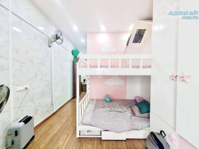 BÁN NHÀ RA PHỐ NGUYÊN HỒNG- PHÂN LÔ - Ô TÔ + VỈA HÈ 2 BÊN - Ở KẾT HỢP KINH DOANH. - 7