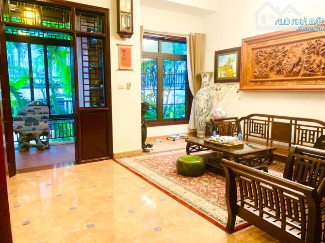 BIỆT THỰ NGỌC THUỴ  7 TẦNG  GARA Ô TÔ THANG MÁY  MẶT TIỀN KHỦNG  	DT 168m, 7 tầng, g - 7