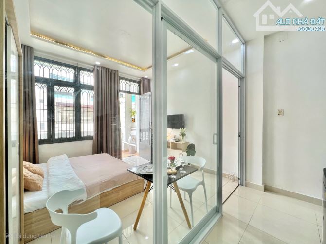 CĂN HỘ TÁCH BẾP FULL NỘI THẤT CỬA  KÍNH BAN CÔNG QUẬN 10 - 7