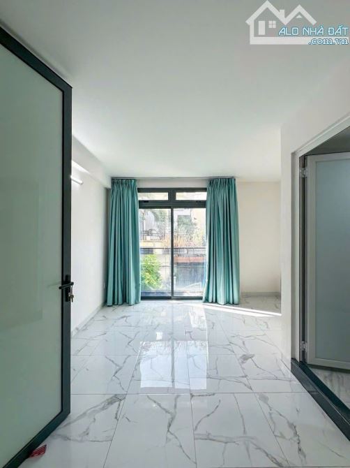 Bán nhà hẻm xe hơi 6m Hoàng Hoa Thám, P7, DT 4.3x17m, 4 lầu + chỗ lắp thang máy, giá 12.7 - 7