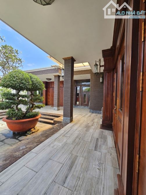 BIỆT THỰ CĂN GÓC 2 MT - 700M2 NGANG KHỦNG 20M - CHỈ NHỈNH 20 TỶ - 7