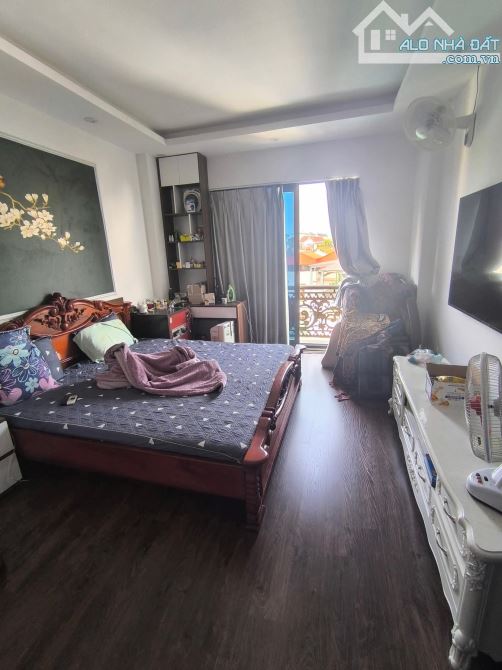 Chỉ 10,5 tỷ có ngay căn nhà 7 tầng thang máy Ngọc Thuỵ - Ngõ ô tô 7 chỗ thông - 7