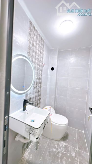 BÁN NHÀ ĐẸP 3 TẤM QUẬN 4 NGAY CẦU CALMET GIÁP Q1 GIÁ 4 TỈ 750 KHU DÂN CƯ - 7
