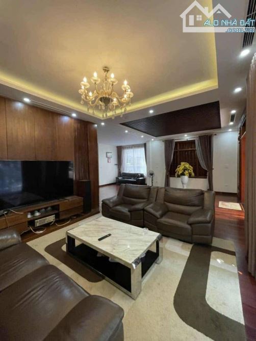 BIỆT THỰ VIP DƯƠNG NỘI - DIỆN TÍCH 306M2 -  MẶT TIỀN LỚN - GẦN CÔNG VIÊN - FULL CÔNG NĂNG - 7
