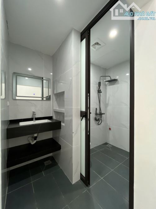 Bán nhà Đông Thiên. 5 tầng - Ô tô đỗ cửa - quay đầu. Vị trí kinh doanh - thang máy nhập. - 7