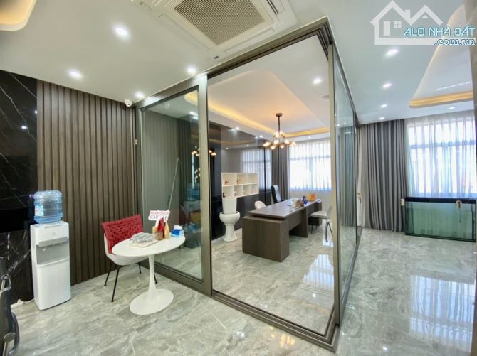 Cho thuê shophouse mặt đường Võ Nguyên Giáp, mặt tiền 7m, dt 114m, nhà 5 tầng đẹp - 8