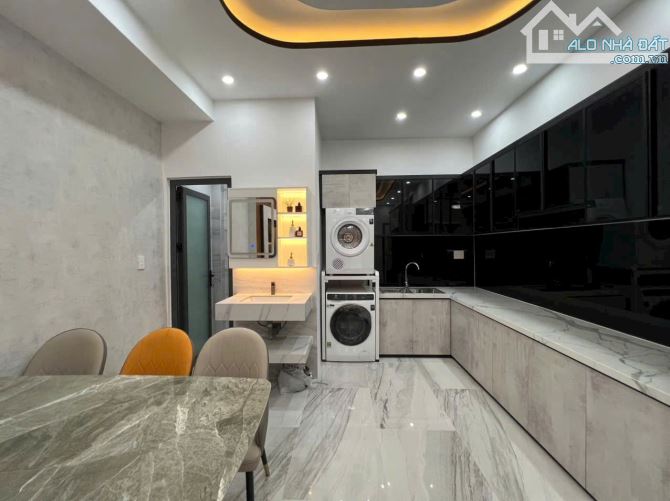 🏖️ NHÀ PHỐ 💥 RESORT MINI GIỮA LÒNG PHỐ THỊ 🏖️ DTSD 170m2, GIÁ 6.8 TỶ ✅️  📍 Vị trí: Hẻm - 8
