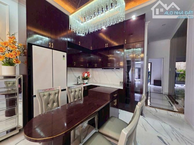 Bán nhà hẻm xe hơi 1806 Huỳnh Tấn Phát. Đt 4x18m. 2 tầng. St. Giá 6.3 tỷ - 8