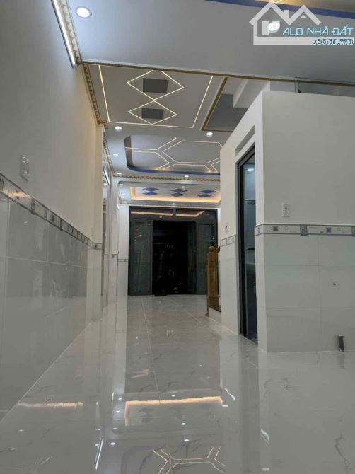 LÊ VĂN QUỚI nhà 2 tầng 4 x 15 hẻm xe hơi Giáp Tân Phú  5.7 tỷ - 9