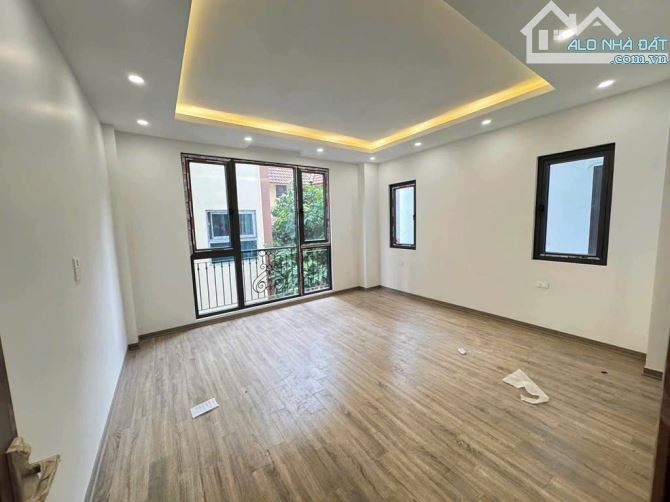 NHÀ MỚI KINGKONG - HỒ TÙNG MẬU - FULL NỘI THẤT - NGÕ RỘNG THOÁNG 💰 Giá: 7.2 tỷ 📐 Diện tí - 9