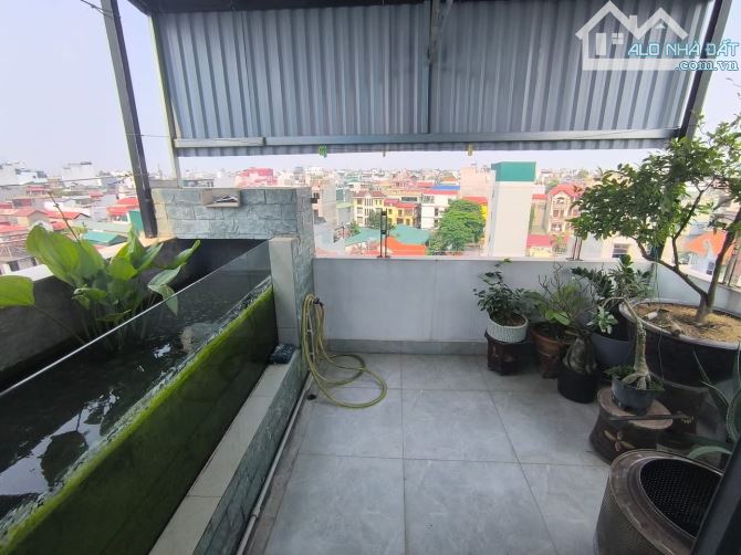 Chỉ 10,5 tỷ có ngay căn nhà 7 tầng thang máy Ngọc Thuỵ - Ngõ ô tô 7 chỗ thông - 9