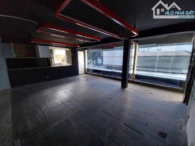 Bán nhà mặt tiền lô góc Lũy Bán Bích, Tân Phú, 4 tầng, 5,3mx 16m. Giá chỉ: 16,x tỷ - 9