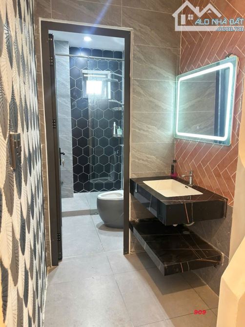 Bán nhà mặt tiền đường Nguyễn Bá Học, 1 trệt 2 lầu sổ hồng 137m2 góc 2 mặt tiền giá 6.8 tỷ - 9
