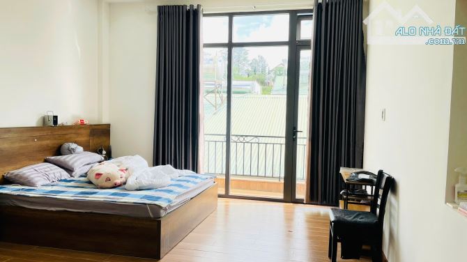 Cần bán nhà mới 99% đường Lữ Gia Đà Lạt 117m2, ngang 6, dài 19.5 mét 1 trệt, 2 lầu, 5 PN - 9