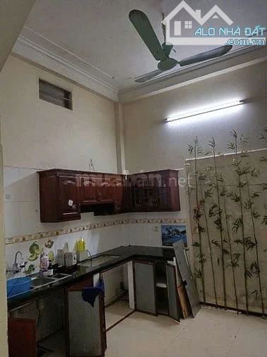 Cho thuê nhà 3 tầng,3 ngủ, đủ nội thất, hộ gia đình ở lâu dài tại Ngũ Hiệp, Thanh Trì,HN