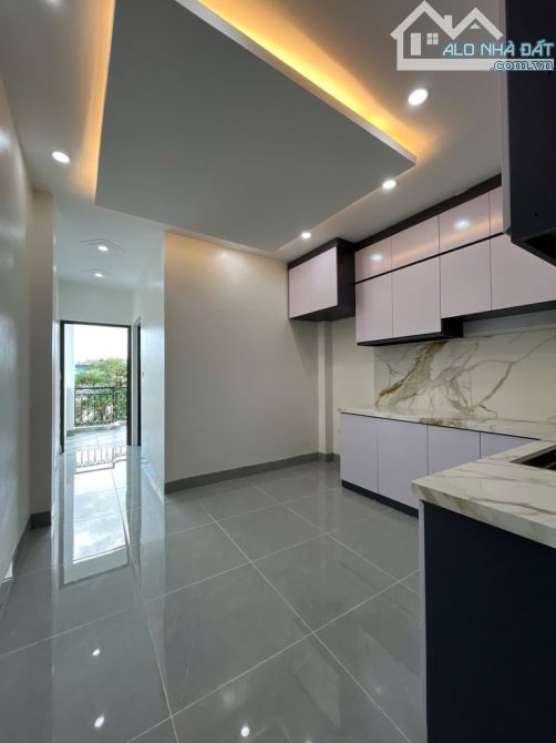 Bán nhà Đông Thiên. 5 tầng - Ô tô đỗ cửa - quay đầu. Vị trí kinh doanh - thang máy nhập. - 9