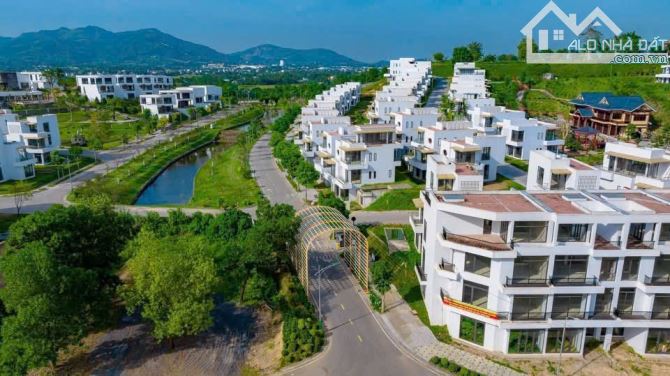 CẦN TIỀN BÁN GẤP LÔ SHOPHOUSE SỔ ĐỎ CÁCH HN 35KM