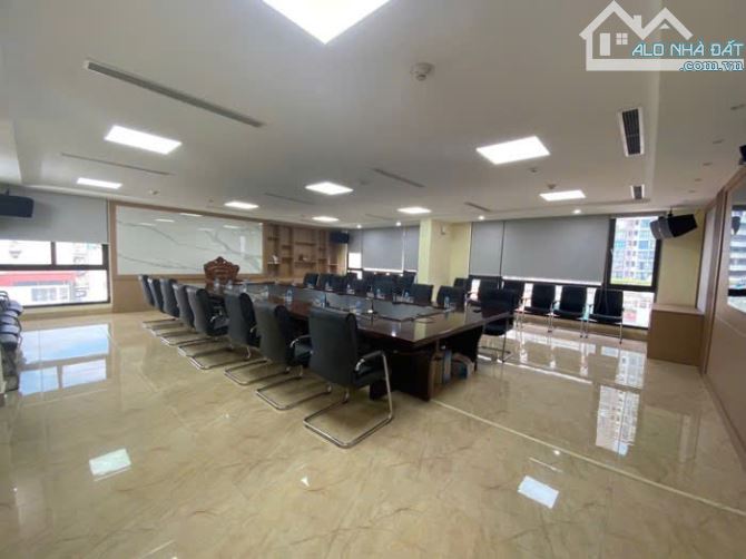 Bán toà nhà biệt thự KĐT Trung Yên - Trung Hoà, Cầu Giấy DT 200m2 x MT 20m, có hầm, KD