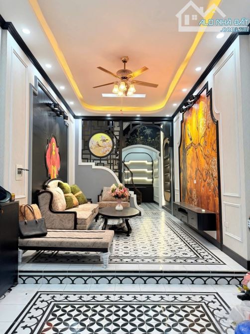 Bán nhà Đại Học Y - 5 Tầng Nhà Đẹp Full Nội Thất - Gần Phố - Gần Đường Lớn - Ở Sướng